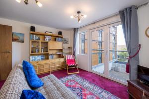 Belle Buoy - Town Centre Location with Free Parking