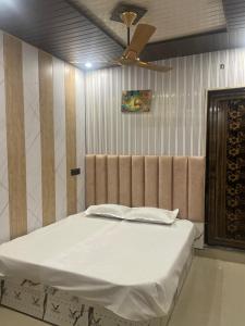 Krishna Rooms