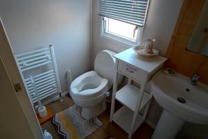 Sleeps 6 Pets Allowed & Free Parking