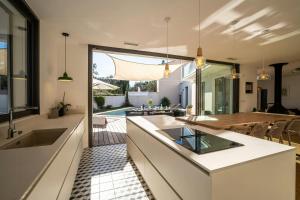 Maisons de vacances Villa Moderne Avec Piscine A Castelnau-Le-Lez : photos des chambres