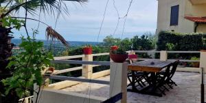 Maisons de vacances Belle maison Lila Jade avec superbe vue a 180 degres piscine partagee : photos des chambres