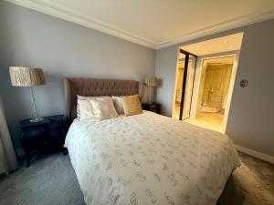 Modern one bedroom in central