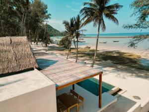 Rachel Villas - Luxurious Beachfront retreat