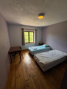 Hotels La Belle Charbonniere : photos des chambres