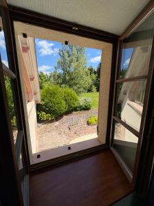 Hotels La Belle Charbonniere : Chambre Familiale avec Salle de Bains
