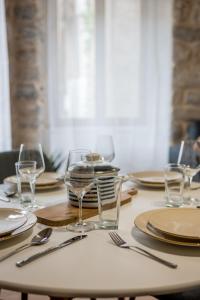 Modern Design Old Town Apartment by MN Property