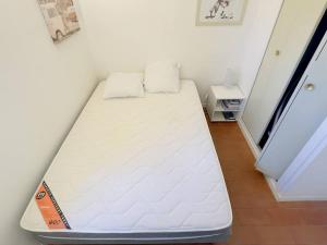 Appartements T2 avec Parking - Piscine et Tennis - a 200 m des Plages - FR-1-316-196 : photos des chambres