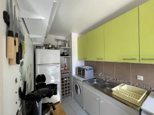 Appartement climatisé en centre-ville de Cavalaire-sur-Mer - FR-1-100-356