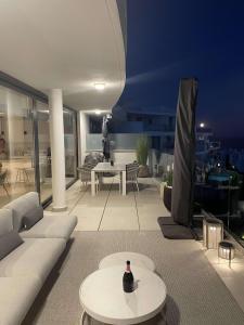 Huswell - Oceanview stay in Higueron West