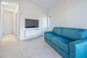 GuestHost - Elegant Beachfront Wi-Fi & Parking img10