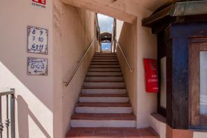 GuestHost - Elegant Beachfront Wi-Fi & Parking img25