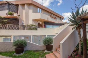 GuestHost - Elegant Beachfront Wi-Fi & Parking img26