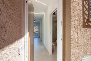 GuestHost - Elegant Beachfront Wi-Fi & Parking img21