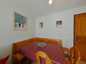 Appartements Appart. 2 pieces, 6 couchages, terrasse, garage, Le Grand-Bornand - FR-1-241-27 : photos des chambres