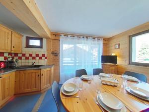 Appt rénové 3 pièces, 6 couchages, proche centre, ascenseur, lave-vaisselle, lave-linge - FR-1-241-35