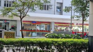 Cozy new studio walk to Mall of Asia with balcony