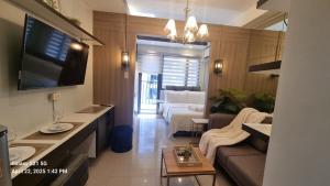 Cozy new studio walk to Mall of Asia with balcony