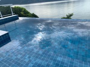 Casa luxuosa de frente para o mar