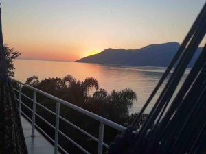 Casa luxuosa de frente para o mar