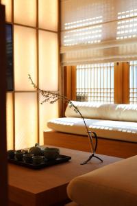 Haeon Seoul,2층 한옥 독채,서울 핫플 중심가에 위치,주요 핫플 도보 이동,테라스,지하철과공항버스5분,종로,익선동,경복궁,북촌한옥마을,명동