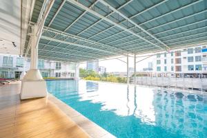 Abreeza Place Ayala Apartments l Central Davao l Next to Ayala Mall l Fast Wifi l Managed by Bleuspace