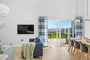 4 The Vista - On-site pool - EV Point