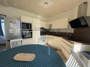 Appartements Magaly - Situe a deux pas de la plage : photos des chambres