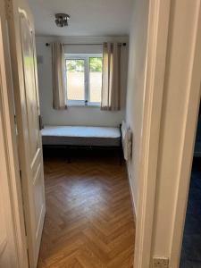 Newly decorated lovely three bedroom flat