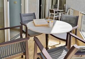 Blue Spacious Sea View Apartment