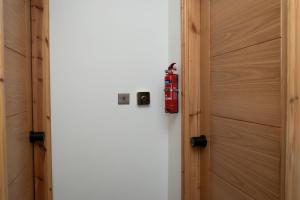 4 Bed Home, with 3 Bathrooms and Free Parking Home for Contractors & Workers