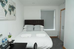 4 Bed Home, with 3 Bathrooms and Free Parking Home for Contractors & Workers