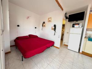 Studio climatisé, 400m plage, parking privé et WIFI