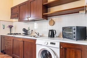 GuestHost - MiraVigghia Apartment