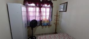 Ampla Casa na zona central da praia e comércio com 03 dormitórios