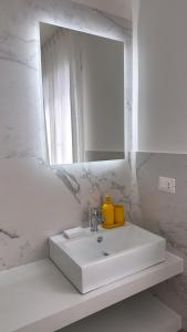 Rosso Conero - Le Grotte Rooms & Apartments