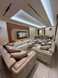 شمس العقاد الفندقيه