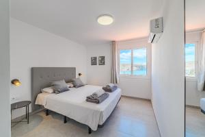 Ocean view 2bedroom apartment in Los Cristianos, Heated pool, 3 minutes to beach