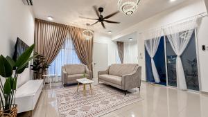 Family Friendly 4BR Landed Home 10 Pax Free Netflix WiFi