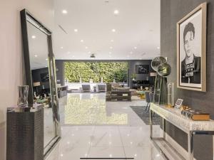 NEW Modern Oasis off Melrose - Rooftop - Pool