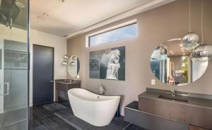 NEW Modern Oasis off Melrose - Rooftop - Pool