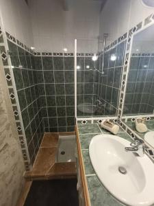Maisons de vacances Gite de charme piscine privee a Martel : photos des chambres