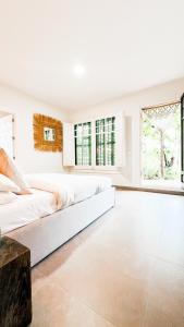 Seraphina Bookings Mojacar