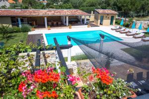 Božini dvori- Villa with Pool, Sauna , Jacuzzi and Tennis Court