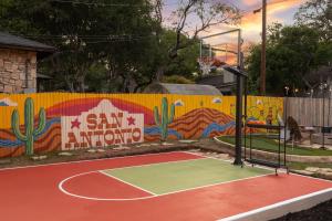 Sleeps 18-Basketball Court-Pool-Playground-Games