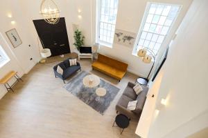 Central Tadworth Terrace Flat - Split- level 2BDR