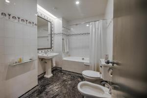 Double or Twin Room with Extra Bed room in Hotel Metropole