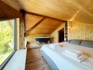 Chalet les pieds dans leau avec accès direct au Lac dAnnecy