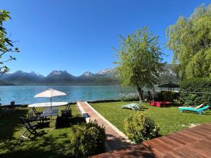 Chalets Chalet les pieds dans l'eau avec acces direct au Lac d'Annecy : photos des chambres