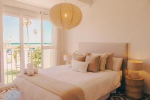 THERA Beachfront Villa - Sea Views & Free Parking