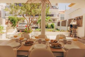 THERA Beachfront Villa - Sea Views & Free Parking